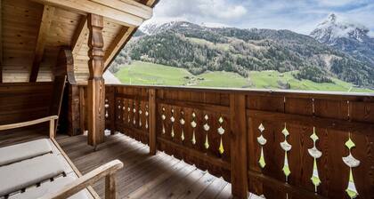 Apartment "Ferienhaus Pichlerhof" with Mountain View, Shared Garden & Wi-Fi
