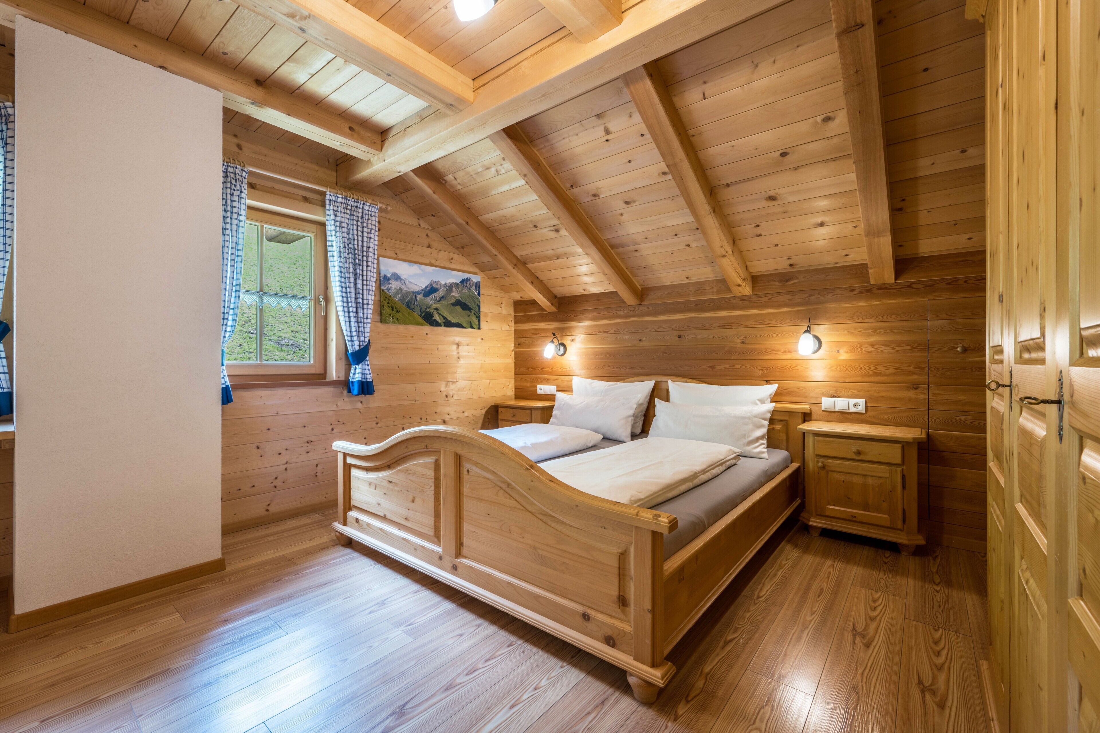 2 室のベッドルーム、WiFi (無料)、ベッドシーツ