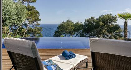 Holiday Home 'Blueview' with Beautiful Sea View, Fireplace and Whirlpool