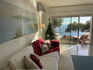 Téléviseur, foyer, chaîne audio