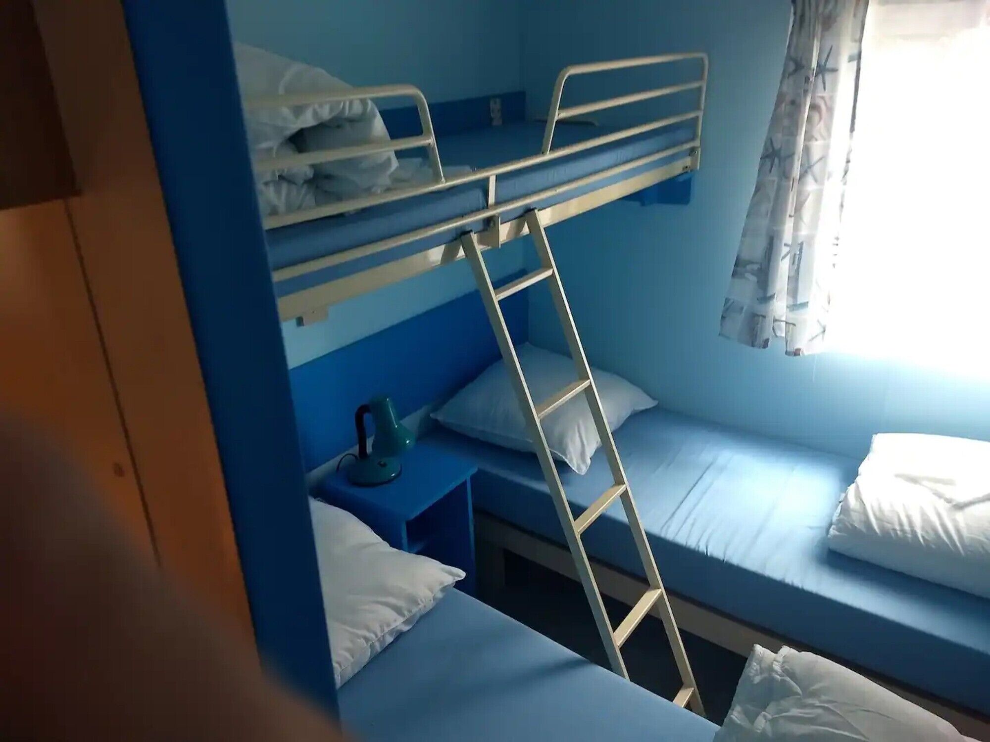 2 sovrum och strykjärn/strykbräda