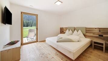 2 bedrooms, free WiFi, bed sheets, wheelchair access