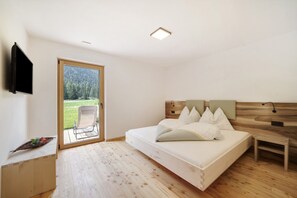 2 bedrooms, free WiFi, bed sheets, wheelchair access - Apartment "Masi Rosmarin" with Mountain View, Private Terrace and Wi-Fi (San Nicolò)