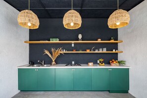 Luksusvilla | Eget kjøkken | Kjøleskap, mikrobølgeovn, ovn og kokeplater