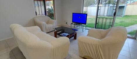 Fernseher, Kamin, Videospiele, Videothek