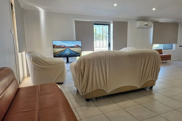 4 bedrooms, in-room safe, desk, iron/ironing board
