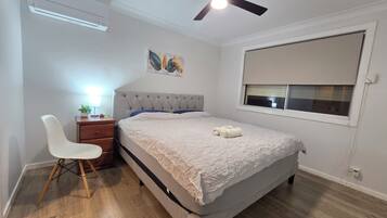 4 bedrooms, in-room safe, desk, iron/ironing board