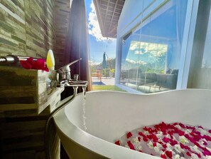 Luxury Villa | Bathroom | Rainfall showerhead, hair dryer, towels - DnG Mansions (Selong Belanak)