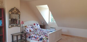 5 chambres, bureau, lit de bébé portatif, accès au Wi-Fi (inclus)