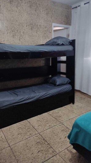 Iron/ironing board, free WiFi, bed sheets - Hostel Goiânia.. (Goiania)