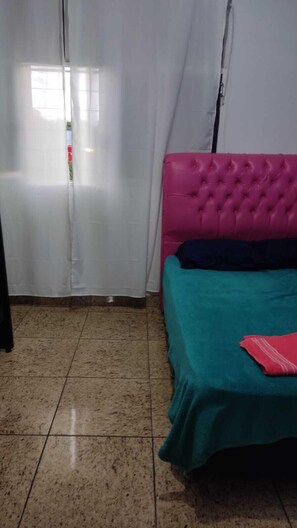 Kamar Basic | Setrika/meja setrika, Wi-Fi gratis, dan seprai linen