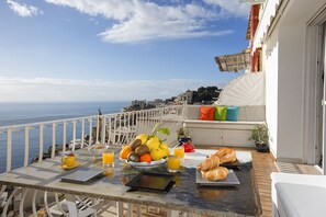 Outdoor dining - AMORE RENTALS - Casa Paradisea with Sea View Terraces  (Positano)