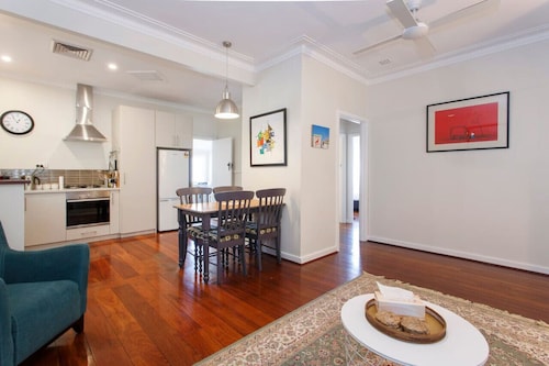 Home Away - 2 Bedroom Cottage