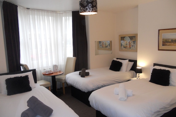 Habitación triple clásica | Ropa de cama