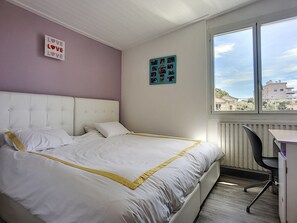 4 chambres, fer et planche à repasser, Wi-Fi, draps fournis