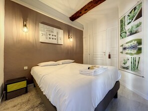 1 habitación, tabla de planchar con plancha, wifi y ropa de cama 