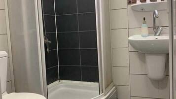 Basic House | Bathroom