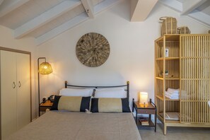 1 habitación, tabla de planchar con plancha, wifi gratis y ropa de cama 