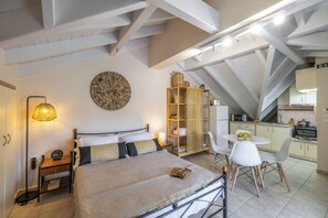 1 chambre, fer et planche à repasser, Wi-Fi gratuit, draps fournis