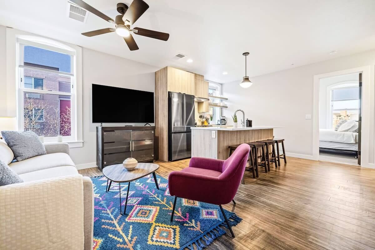 Avenue Hotel / Downtown Golden / Gold Miners Suite