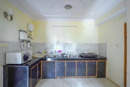 华丽公寓 | 私人厨房 | 冰箱、炉灶、电热水壶、餐桌