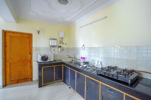 Private kitchen - Shimla Woods 2BHK by Dumnu Homes (Shimla)