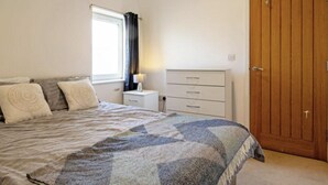 Apartemen | 1 kamar tidur, setrika/meja setrika, Wi-Fi gratis, dan seprai linen