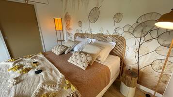 Family House | In-room safe, travel cot