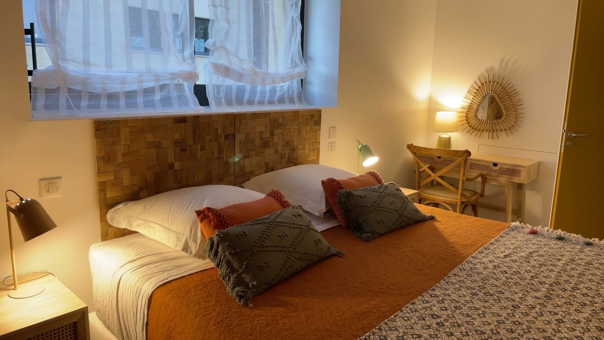 In-room safe, travel crib