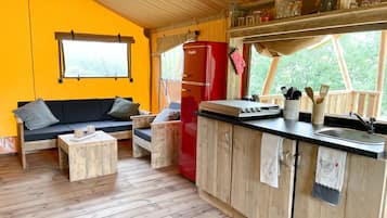 Tienda de campaña Confort | 2 habitaciones, caja de seguridad en la habitación y cuna de viaje