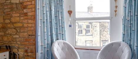 4 bedrooms, WiFi, bed sheets