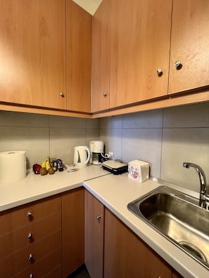 Appartement | Cuisine privée | Réfrigérateur, micro-ondes, four, plaque de cuisson