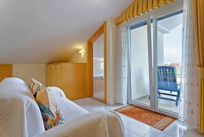 2 chambres, fer et planche à repasser, Wi-Fi, draps fournis