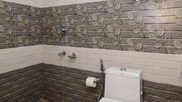 Classic Cottage | Bathroom | Shower, rainfall showerhead, towels, soap