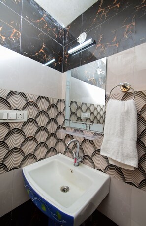 Classic Cottage | Bathroom