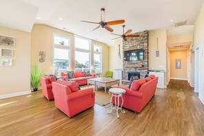 TV - C7952 Beach Hive. SEMI-OCEANFRONT! POOL, ARCADE, THEATER ROOM, FITNESS ROOM! (Corolla)