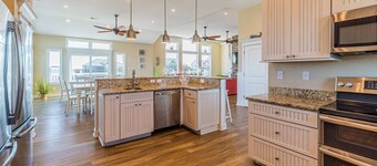 C7952 Beach Hive. SEMI-OCEANFRONT! POOL, ARCADE, THEATER ROOM, FITNESS ROOM!