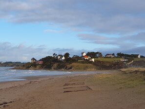 Beach nearby - House, Saint Pair sur Mer, charm and freshness, 6 rooms, garden, sea 800m away. (Saint-Pair-sur-Mer)
