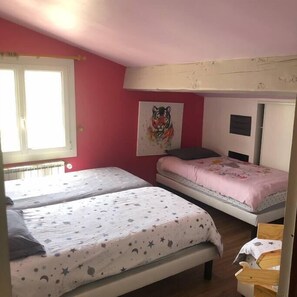4 Schlafzimmer, Bügeleisen/Bügelbrett, WLAN