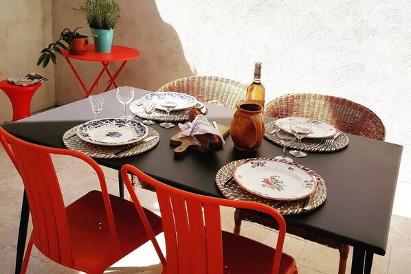 Outdoor dining