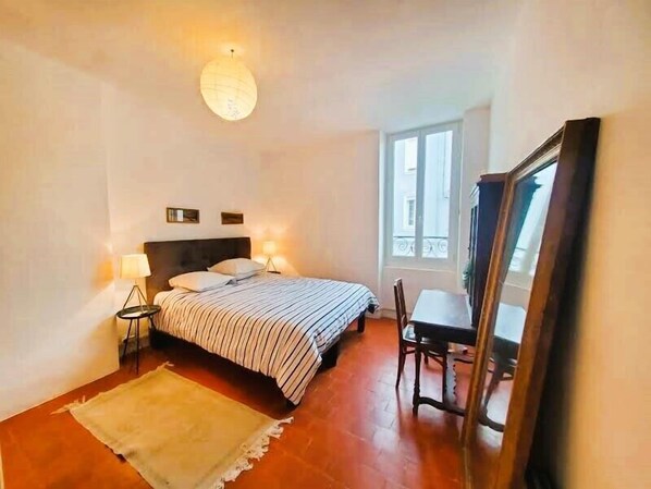 3 chambres, fer et planche à repasser, lit de bébé portatif, Wi-Fi