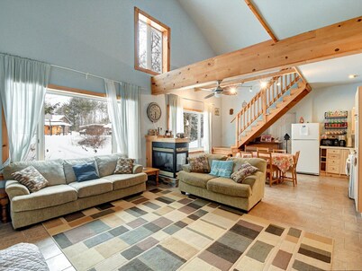 Large 9-acre retreat for families and friends in the woods with wood-fired sauna