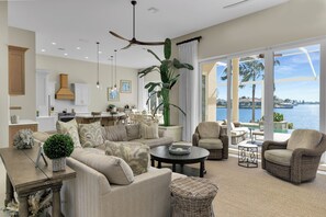 TV, impianto stereo, studio