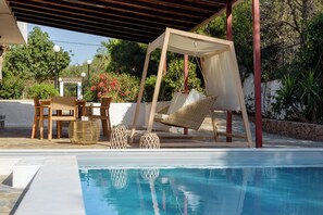 Pool - Ktima EYzen (PXM7+665 Palea Fokea, Greece)
