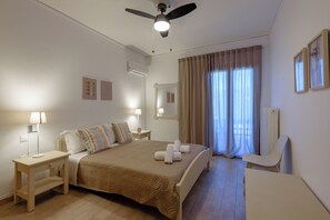 4 bedrooms, iron/ironing board, travel crib, WiFi - Ktima EYzen (PXM7+665 Palea Fokea, Greece)