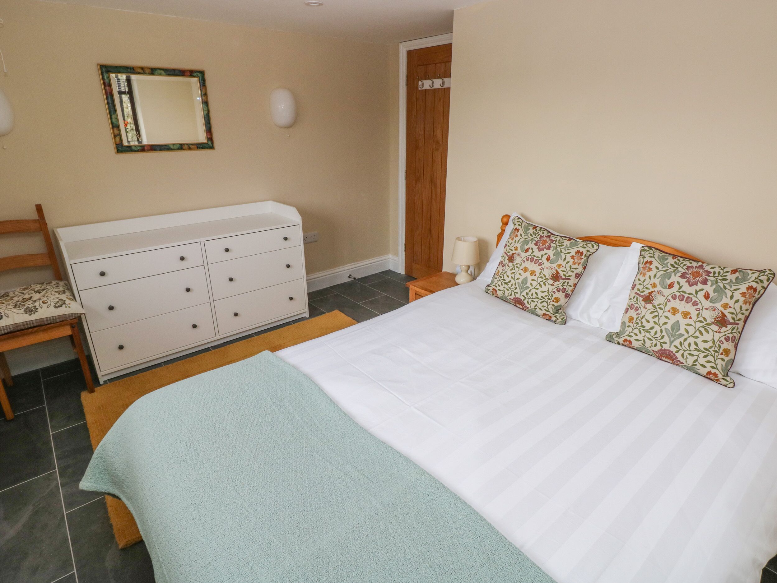 2 bedrooms, individually decorated, individually furnished, free WiFi