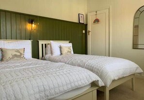 2 chambres, fer et planche à repasser, lit de bébé portatif, Wi-Fi