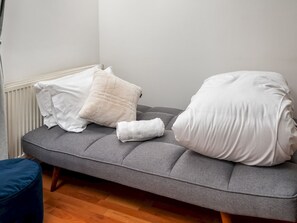 1 غرفة نوم ومكواة/لوح كي وواي فاي مجانًا وملاءات أسرّة