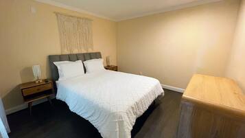 2 bedrooms, desk, iron/ironing board, free WiFi