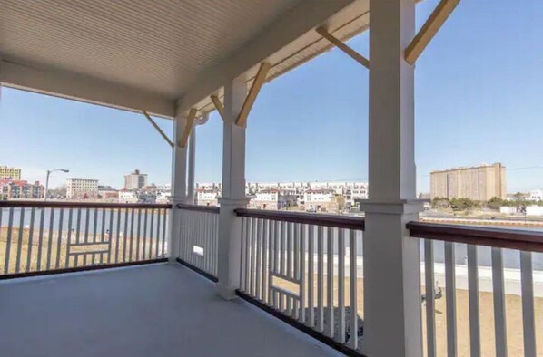 Enjoy breathtaking views of the city from this balcony with a cityscape backdrop.